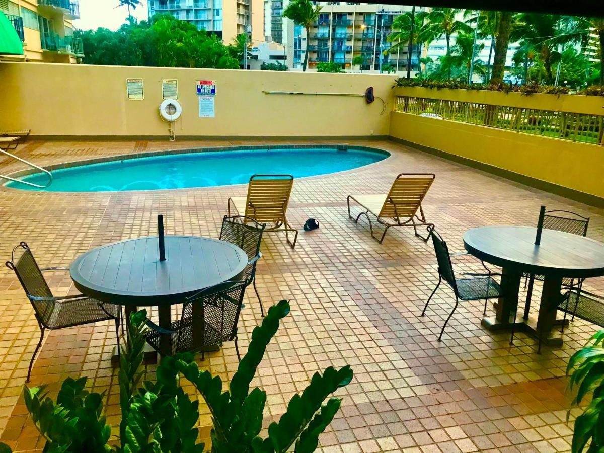 Waikiki 2 Bedrooms, 1 Bath, Free Parking, Sleep 6 Honolulu Luaran gambar